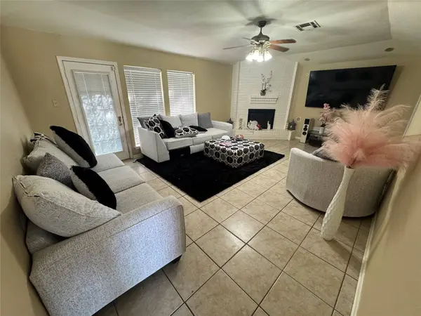 7315 Foxside LN, Humble, TX 77338