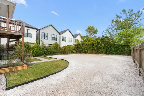 7 Latham ST, Houston, TX 77011