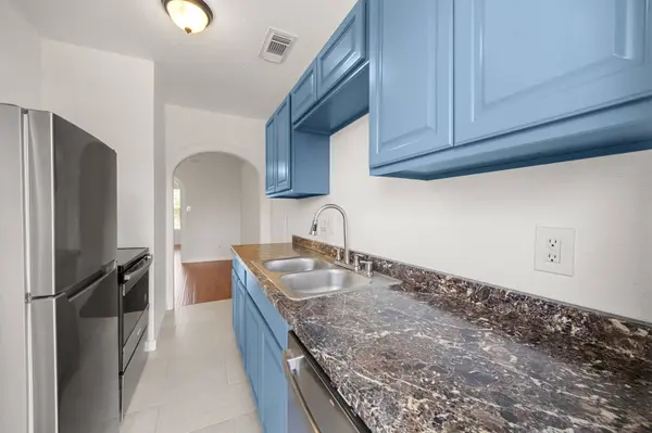 7 Latham ST, Houston, TX 77011