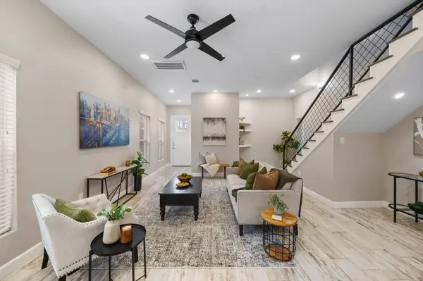 317 E 35th ST #A, Houston, TX 77018