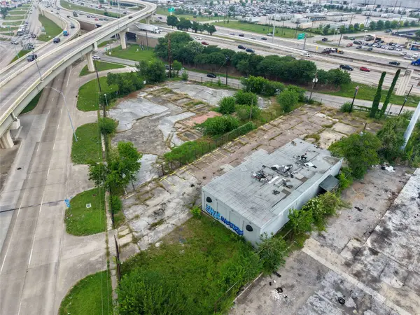 7926 & 7928 N Shepherd DR, Houston, TX 77088