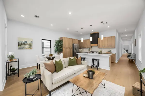 122 E 31st 1/2 ST, Houston, TX 77018