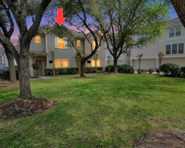 850 W Heights Hollow LN, Houston, TX 77007
