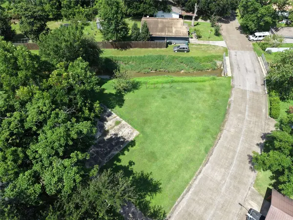 522 Surratt DR, Houston, TX 77091
