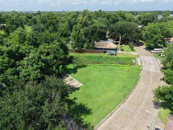 522 Surratt DR, Houston, TX 77091