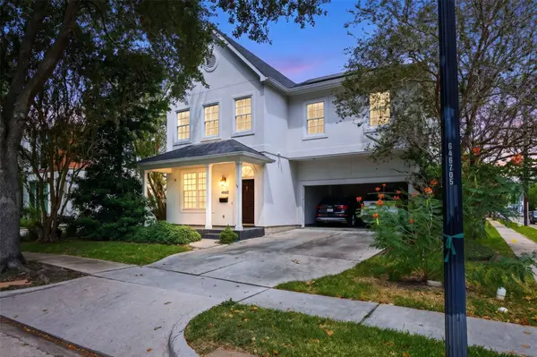 4002 Arnold ST, West University Place, TX 77005