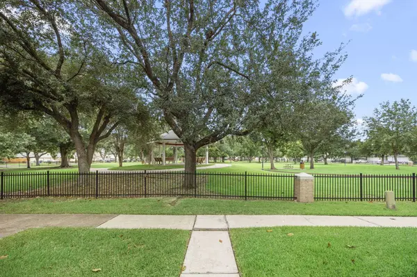 607 Travis ST #5, Webster, TX 77598