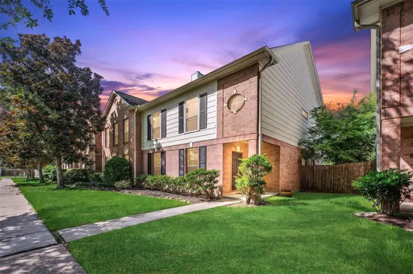 607 Travis ST #5, Webster, TX 77598