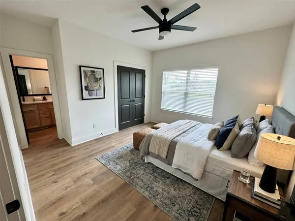 322 E 37th / 710 E 32nd 1/2 ST, Houston, TX 77018