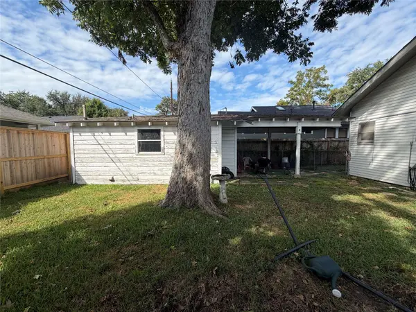 1110 W Gardner ST, Houston, TX 77009