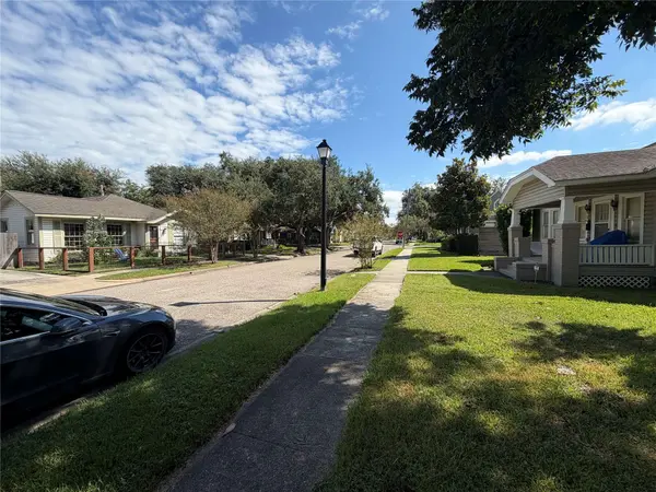 1110 W Gardner ST, Houston, TX 77009