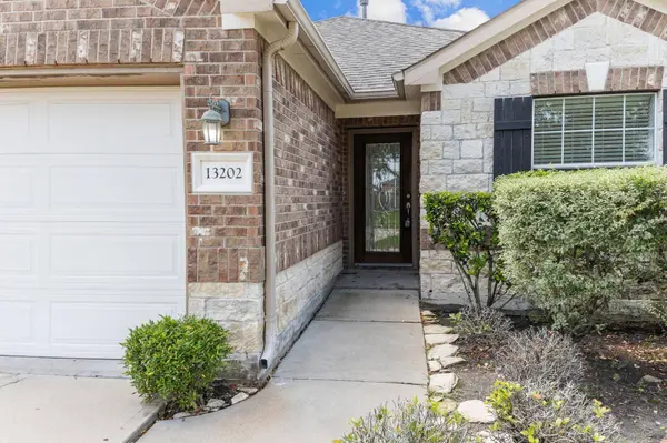 13202 Southern Creek DR, Pearland, TX 77584