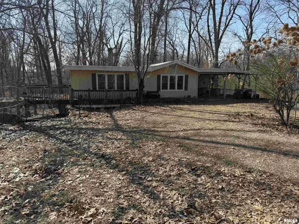 100 THRUSH AVE, Pekin, IL 61554