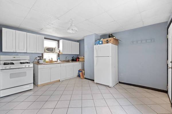 8 Fountain Ave, Somerville, MA 02145