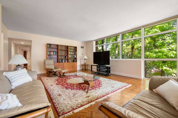 77 Florence St #N-211, Newton, MA 02467-1918