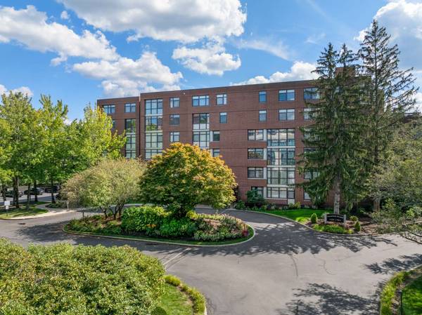 77 Florence St #N-211, Newton, MA 02467-1918