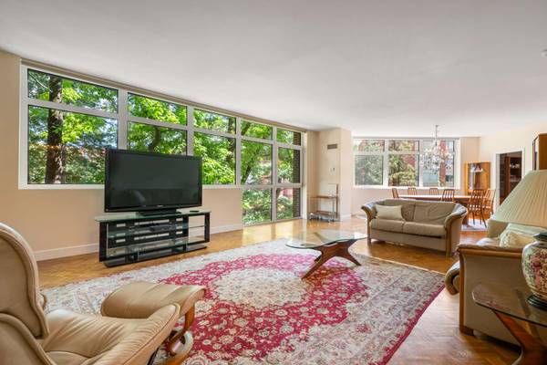77 Florence St #N-211, Newton, MA 02467-1918
