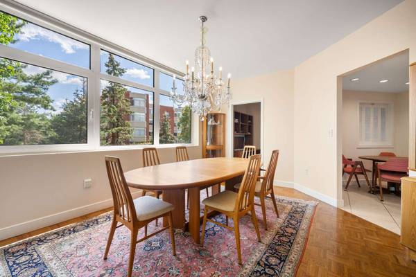 77 Florence St #N-211, Newton, MA 02467-1918