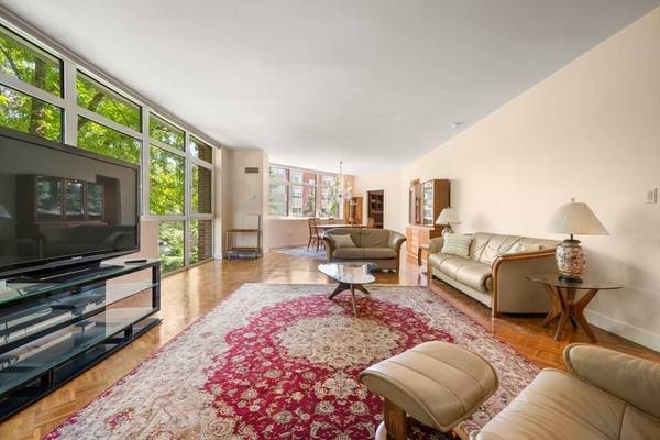 77 Florence St #211N, Newton, MA 02467