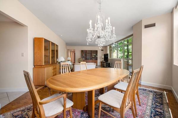 77 Florence St #211N, Newton, MA 02467