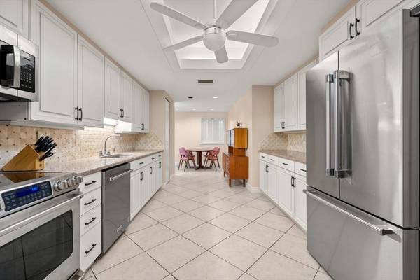 77 Florence St #211N, Newton, MA 02467
