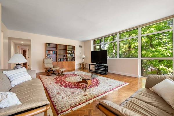 77 Florence St #211N, Newton, MA 02467
