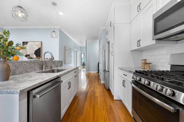 242 W 5th St #3, Boston, MA 02127
