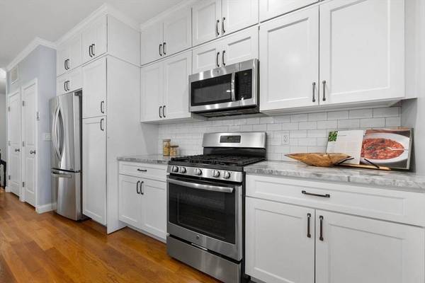 242 W 5th St #3, Boston, MA 02127