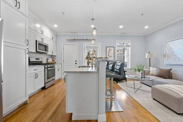 242 W 5th St #3, Boston, MA 02127