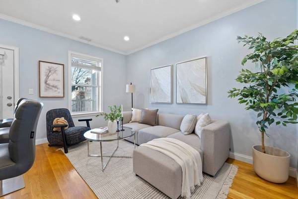 242 W 5th St #3, Boston, MA 02127