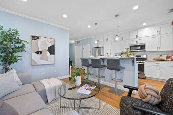 242 W 5th St #3, Boston, MA 02127
