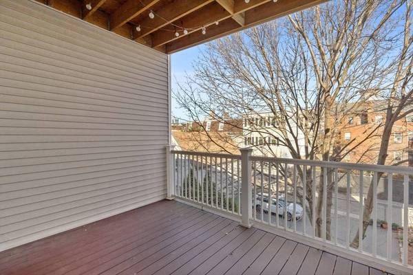 242 W 5th St #3, Boston, MA 02127