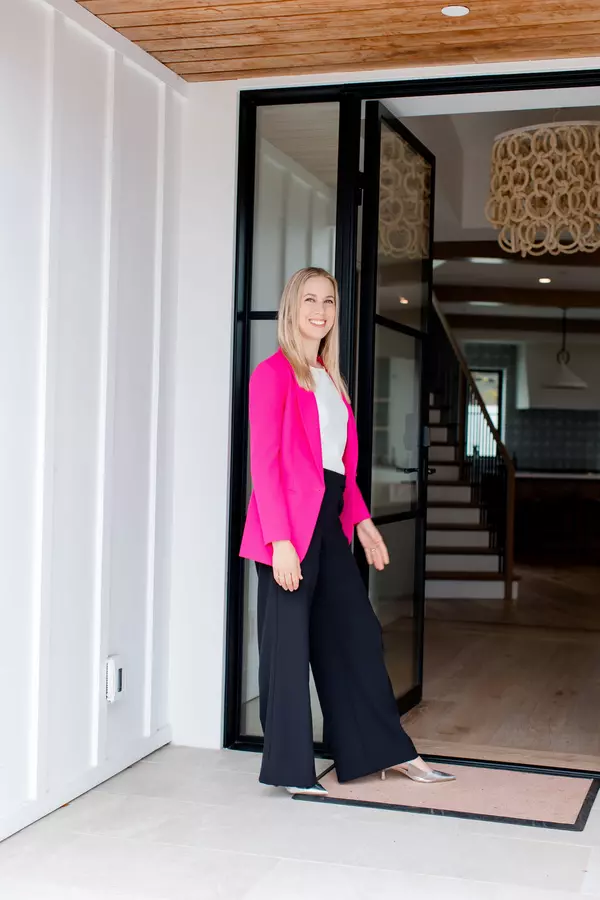 Why Sellers Should Meet With a Real Estate Agent Early 