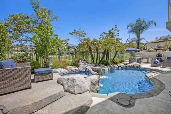 16 Golf Ridge DR, Rancho Santa Margarita, CA 92679