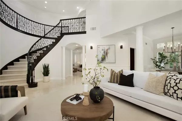 25 Santa Maria, Lake Forest, CA 92610