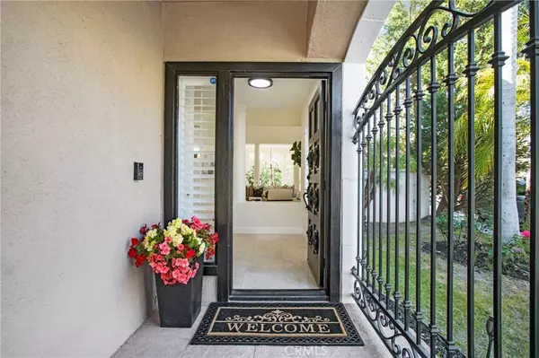 25 Santa Maria, Lake Forest, CA 92610