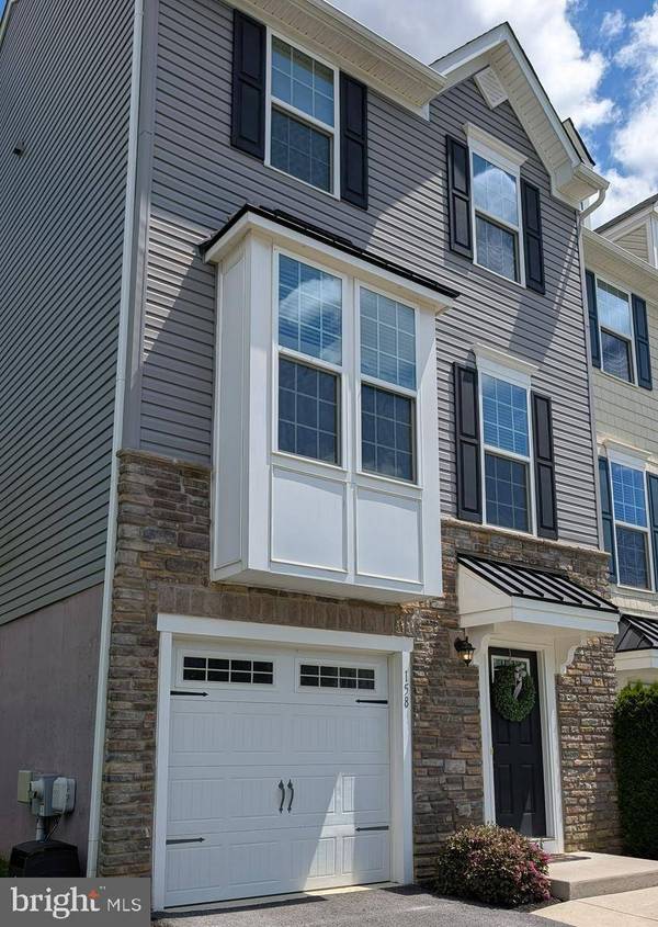 158 MULBERRY DR, Malvern, PA 19355