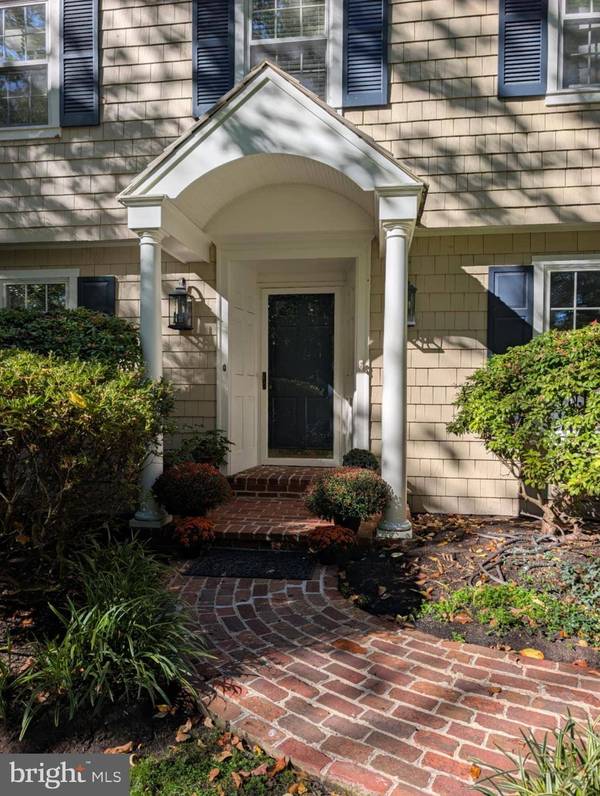 904 CHICKADEE LN, West Chester, PA 19382