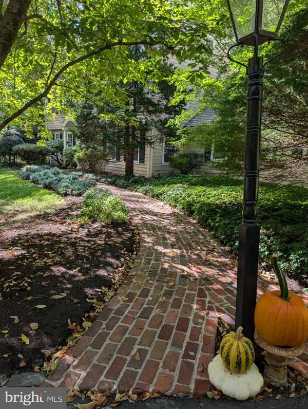 904 CHICKADEE LN, West Chester, PA 19382