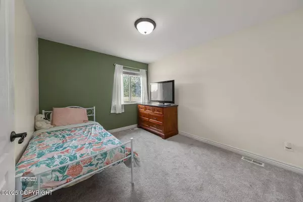 1968 S Paddock DR, Wasilla, AK 99654