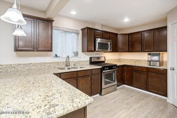 850 N Back Eddy CIR, Palmer, AK 99645