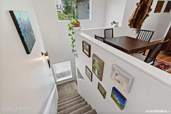 9166 Eagle River LN, Eagle River, AK 99577