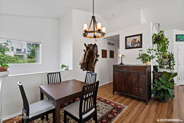 9166 Eagle River LN, Eagle River, AK 99577