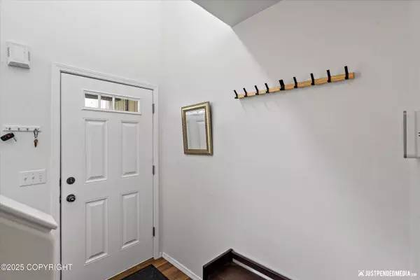 9166 Eagle River LN, Eagle River, AK 99577