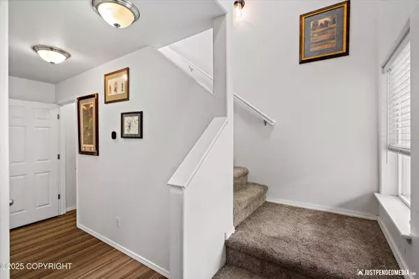 9166 Eagle River LN, Eagle River, AK 99577