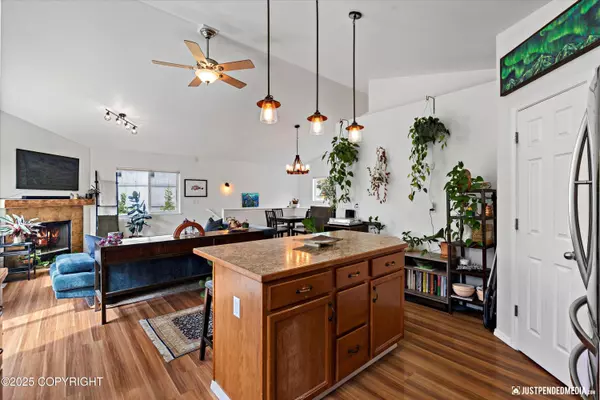 9166 Eagle River LN, Eagle River, AK 99577