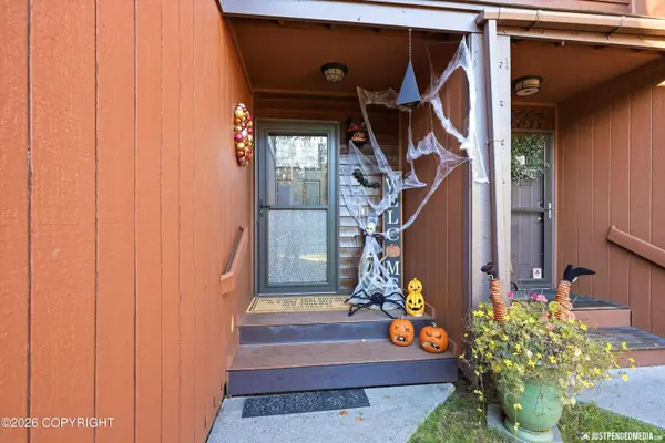 907 W 80TH AVE, Anchorage, AK 99518