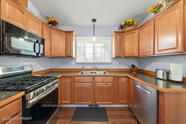 13706 E Grassland CIR, Palmer, AK 99645