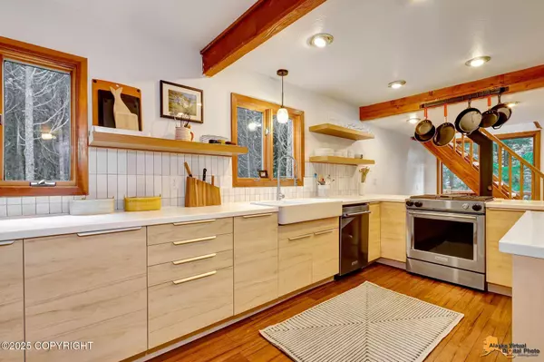 275 Hottentot Mine RD, Girdwood, AK 99587