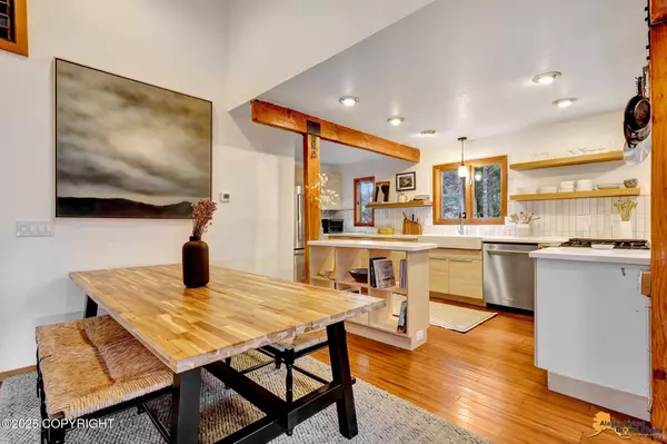 275 Hottentot Mine RD, Girdwood, AK 99587